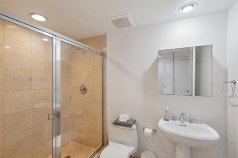 Condominio en alquiler en Hallandale Beach, Florida, 2 dormitorios, 161 m2 № 2339881 - foto 24