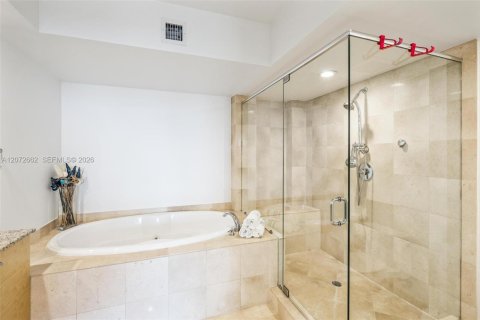 Condominio en alquiler en Hallandale Beach, Florida, 2 dormitorios, 161 m2 № 2339881 - foto 20