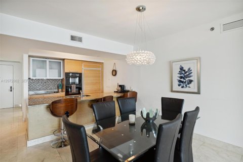 Condominio en alquiler en Hallandale Beach, Florida, 2 dormitorios, 161 m2 № 2339881 - foto 9