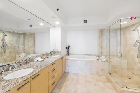 Condominio en alquiler en Hallandale Beach, Florida, 2 dormitorios, 161 m2 № 2339881 - foto 19