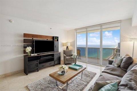 Condominio en alquiler en Hallandale Beach, Florida, 2 dormitorios, 161 m2 № 2339881 - foto 4