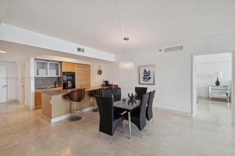 Condominio en alquiler en Hallandale Beach, Florida, 2 dormitorios, 161 m2 № 2339881 - foto 10