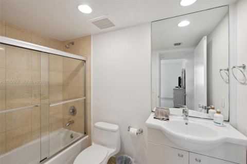 Condominio en alquiler en Hallandale Beach, Florida, 2 dormitorios, 161 m2 № 2339881 - foto 25