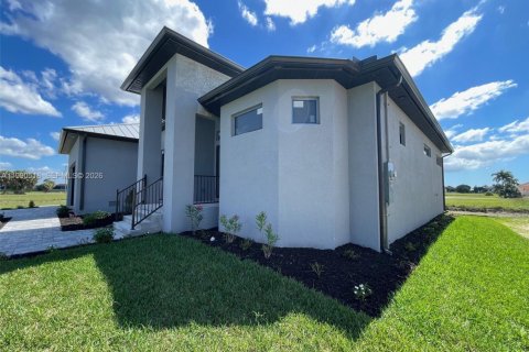 Casa en venta en Punta Gorda, Florida, 3 dormitorios № 2057909 - foto 4