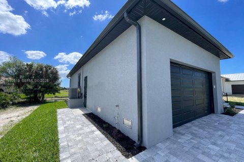 Casa en venta en Punta Gorda, Florida, 3 dormitorios № 2057909 - foto 2