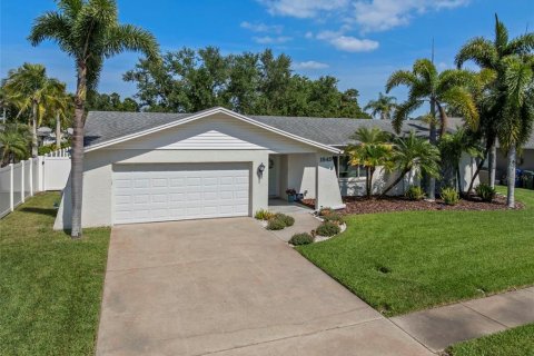 Casa en venta en Clearwater, Florida, 3 dormitorios, 161.46 m2 № 1662704 - foto 1