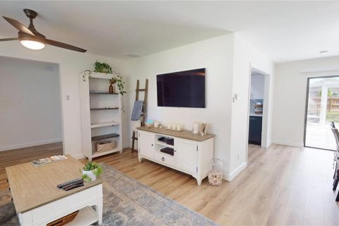 Casa en venta en Clearwater, Florida, 3 dormitorios, 161.46 m2 № 1662704 - foto 10