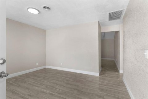 House in Fort Meade, Florida 3 bedrooms, 172.24 sq.m. № 1529706 - photo 5
