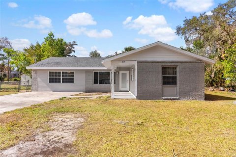 House in Fort Meade, Florida 3 bedrooms, 172.24 sq.m. № 1529706 - photo 1