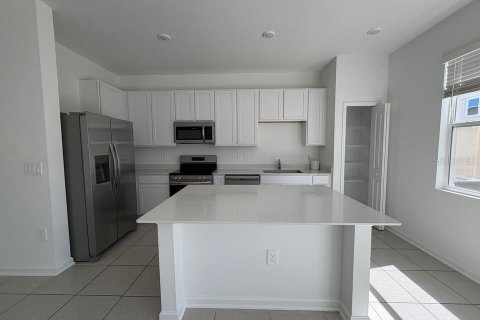 Touwnhouse à louer à Poinciana, Floride: 3 chambres, 174.1 m2 № 2401175 - photo 3