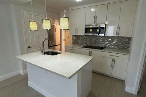 Apartamento en alquiler en Fort Lauderdale, Florida, 2 dormitorios, 1107.95 m2 № 2087930 - foto 3