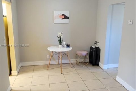 Condominio en venta en Hollywood, Florida, 1 dormitorio, 59.46 m2 № 1698257 - foto 4