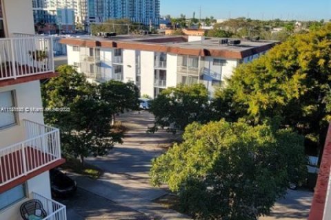 Condominio en venta en Hollywood, Florida, 1 dormitorio, 59.46 m2 № 1698257 - foto 9