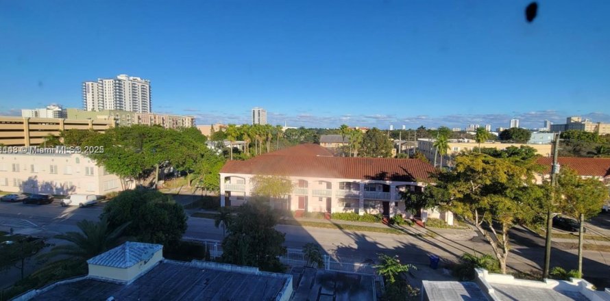 Condominio en Hollywood, Florida, 1 dormitorio  № 1698257