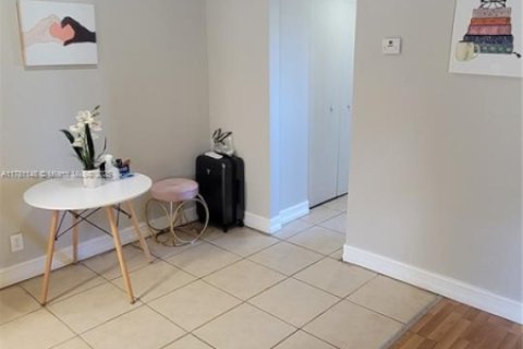 Condominio en venta en Hollywood, Florida, 1 dormitorio, 59.46 m2 № 1698257 - foto 6
