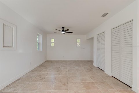 House in Port Orange, Florida 2 bedrooms, 143.07 sq.m. № 2121268 - photo 11
