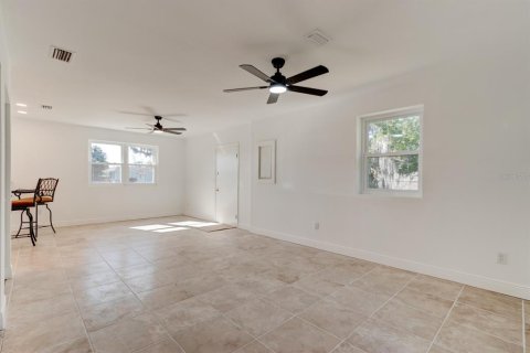 House in Port Orange, Florida 2 bedrooms, 143.07 sq.m. № 2121268 - photo 5