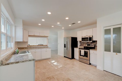 House in Port Orange, Florida 2 bedrooms, 143.07 sq.m. № 2121268 - photo 3