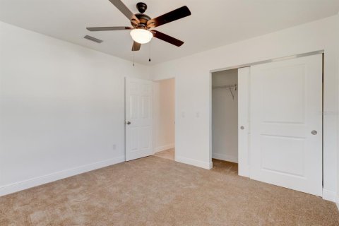 House in Port Orange, Florida 2 bedrooms, 143.07 sq.m. № 2121268 - photo 9