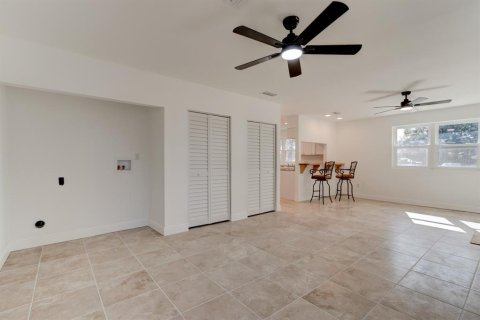 House in Port Orange, Florida 2 bedrooms, 143.07 sq.m. № 2121268 - photo 6