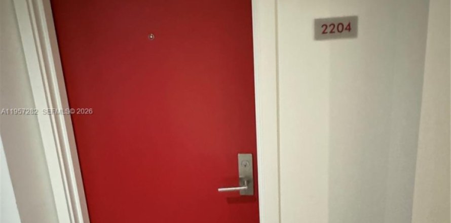 Estudio en el Condominio en Miami, Florida  № 2011259