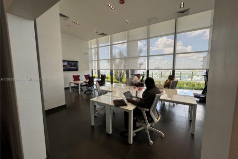 Condominio en alquiler en Miami, Florida, 54.07 m2 № 2011259 - foto 17