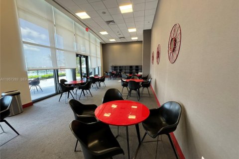 Condominio en alquiler en Miami, Florida, 54.07 m2 № 2011259 - foto 22