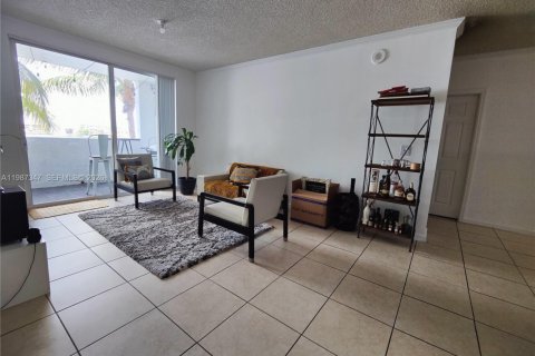 Снять в аренду кондоминиум в Санни-Айлс-Бич, Флорида 2 спальни, 103.68м2, № 2047804 - фото 2