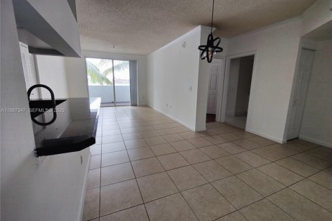 Снять в аренду кондоминиум в Санни-Айлс-Бич, Флорида 2 спальни, 103.68м2, № 2047804 - фото 6