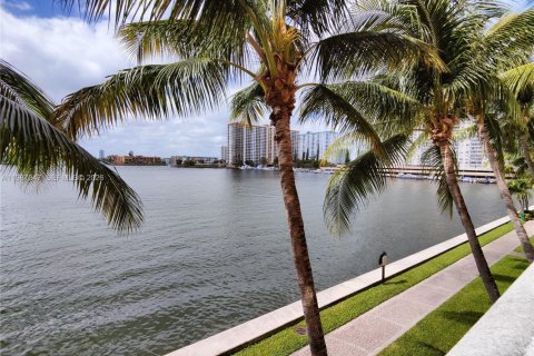 Снять в аренду кондоминиум в Санни-Айлс-Бич, Флорида 2 спальни, 103.68м2, № 2047804 - фото 23