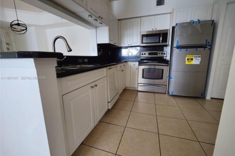 Снять в аренду кондоминиум в Санни-Айлс-Бич, Флорида 2 спальни, 103.68м2, № 2047804 - фото 8