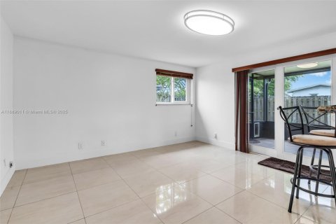 Casa en venta en Sunrise, Florida, 2 dormitorios, 139.07 m2 № 1941093 - foto 9