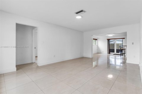 Villa ou maison à vendre à Sunrise, Floride: 2 chambres, 139.07 m2 № 1941093 - photo 4