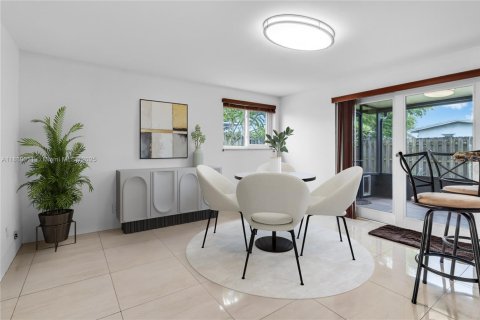 Villa ou maison à vendre à Sunrise, Floride: 2 chambres, 139.07 m2 № 1941093 - photo 8