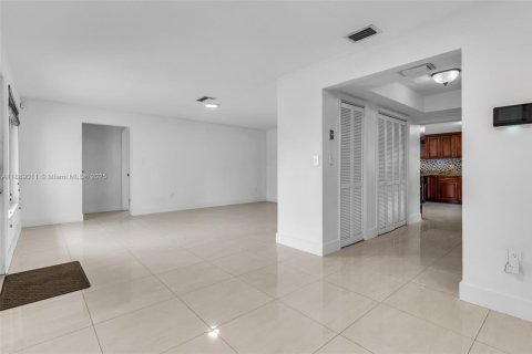 Villa ou maison à vendre à Sunrise, Floride: 2 chambres, 139.07 m2 № 1941093 - photo 5