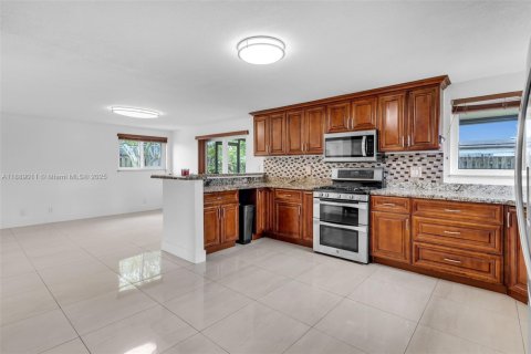 Casa en venta en Sunrise, Florida, 2 dormitorios, 139.07 m2 № 1941093 - foto 12