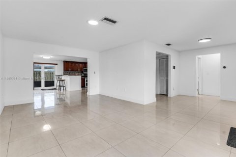 Villa ou maison à vendre à Sunrise, Floride: 2 chambres, 139.07 m2 № 1941093 - photo 2