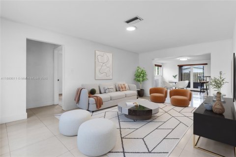 Casa en venta en Sunrise, Florida, 2 dormitorios, 139.07 m2 № 1941093 - foto 3