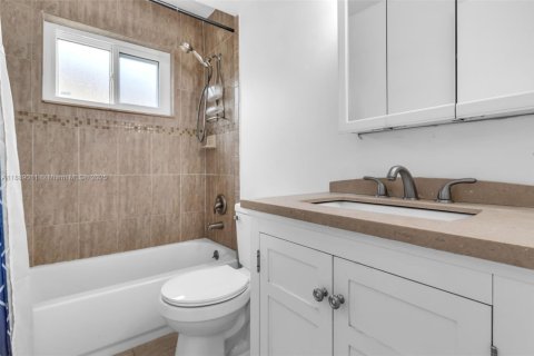 Casa en venta en Sunrise, Florida, 2 dormitorios, 139.07 m2 № 1941093 - foto 20