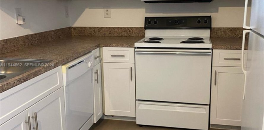 Кондоминиум с 1 спальней в Пемброк-Пайнс, Флорида № 2005454