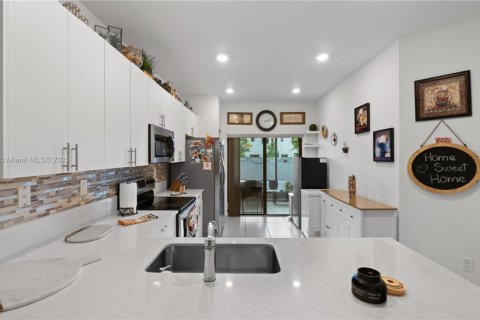 Touwnhouse à vendre à Homestead, Floride: 4 chambres, 179.02 m2 № 1889866 - photo 7