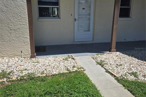Condo in New Port Richey, Florida, 1 bedroom  № 2107203