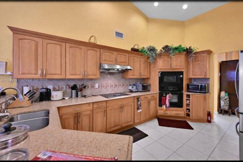 Villa ou maison à louer à Lauderhill, Floride: 4 chambres, 270.07 m2 № 2064839 - photo 7