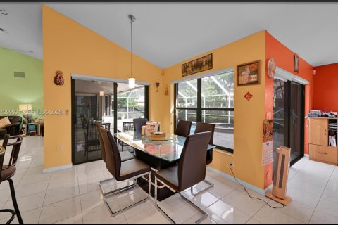 Villa ou maison à louer à Lauderhill, Floride: 4 chambres, 270.07 m2 № 2064839 - photo 6