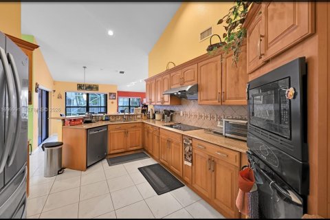 Villa ou maison à louer à Lauderhill, Floride: 4 chambres, 270.07 m2 № 2064839 - photo 8