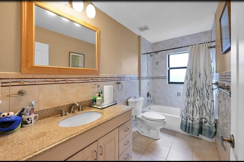 Villa ou maison à louer à Lauderhill, Floride: 4 chambres, 270.07 m2 № 2064839 - photo 14