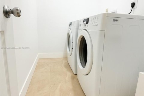Copropriété à vendre à Miami, Floride: 2 chambres, 130.06 m2 № 1896875 - photo 9