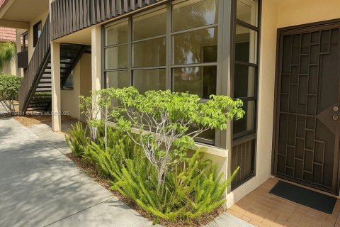 Кондоминиум с 2 спальнями в Майами, Флорида № 1896875