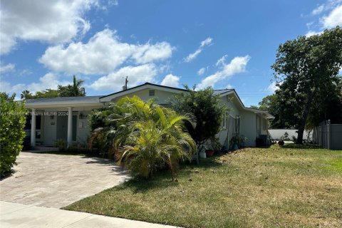 Villa ou maison à vendre à Hollywood, Floride: 4 chambres, 224.92 m2 № 1958755 - photo 4