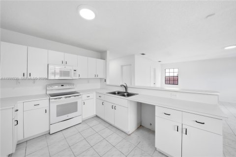 Купить виллу или дом в Майами, Флорида 4 спальни, 238.94м2, № 2068135 - фото 13